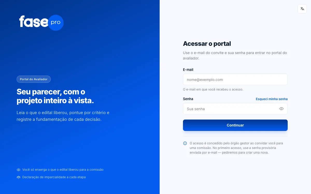 Tela de acesso do portal do avaliador, com os campos E-mail e Senha.